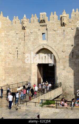 Israele, Gerusalemme, città santa e la città vecchia sono classificati come patrimonio mondiale dall' UNESCO, Damasco Gate è l'entrata principale per la città vecchia Foto Stock