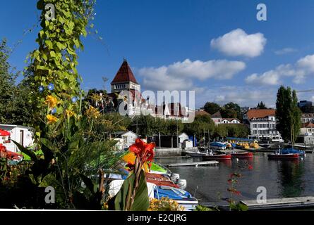 La Svizzera, nel Cantone di Vaud, Losanna, Chateau d'Ouchy su Place du Vieux Port e Marina sul Lago di Ginevra Foto Stock