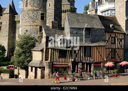 Francia Ille et Vilaine Vitre stop sul cammino di Compostela l'Auberge du Chateau in strada En Bas (o street Embas) Foto Stock