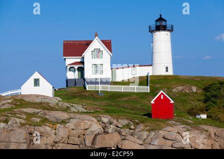 Stati Uniti Maine York Cape Neddick Nubble faro si trova su un isola vicino alla costa Foto Stock