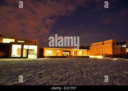 Francia Nord Villeneuve d'Ascq LAM (Lille Métropole Museo di Arte Moderna di arte contemporanea e Art brut) erba ricoperta di neve Foto Stock