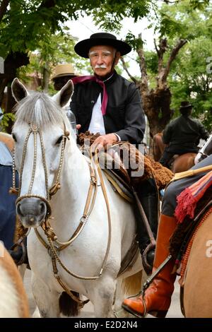 Argentina Buenos Aires Provincia San Antonio de Areco tradizione Day festival (Dia de Tradicion) Gauchos sfilata a cavallo in Foto Stock