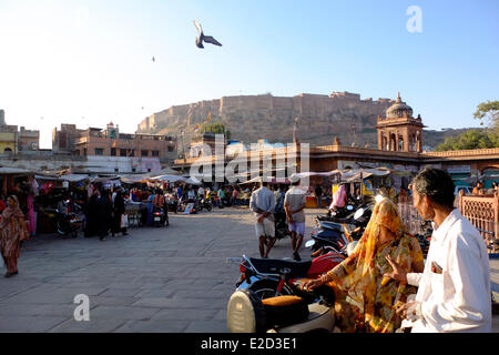 India Rajasthan Jodhpur scena di strada nella città vecchia Foto Stock