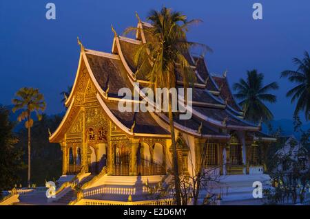 Laos Luang Prabang provincia Luang Prabang City elencati come patrimonio mondiale dall' UNESCO il tempio di Wat Ho Pha Bang entro il Palais Foto Stock