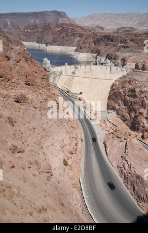 Hoover Dam Situato nel Black Canyon del Fiume Colorado tra Arizona e Nevada linea di confine USA, aprile 2014. Foto Stock