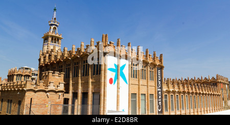 Facciata del CaixaForum di Barcellona, Spagna. Questo museo è ospitato nella ex fabbrica tessile Foto Stock