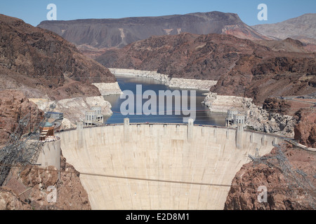 Hoover Dam Situato nel Black Canyon del Fiume Colorado tra Arizona e Nevada linea di confine USA, aprile 2014 Foto Stock