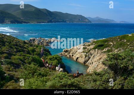 Francia, Haute Corse, Il Nebbio, Deserto degli Agriates, Peraiola Cove, cavalieri a est di Ostriconi beach Foto Stock