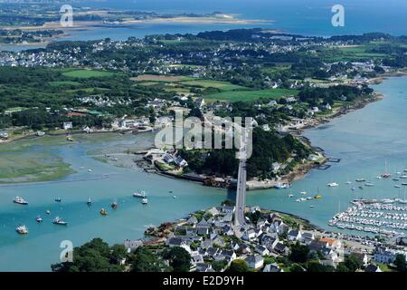 Francia Morbihan La Trinite sur mer il porto e il fiume Crach (vista aerea) Foto Stock