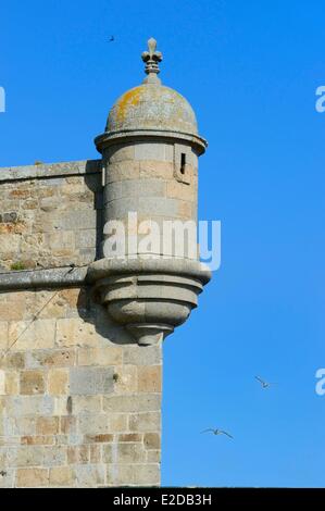 Francia, Ille et Vilaine, cote d'Emeraude (Costa Smeralda), Saint Malo, torre di avvistamento dei bastioni Foto Stock