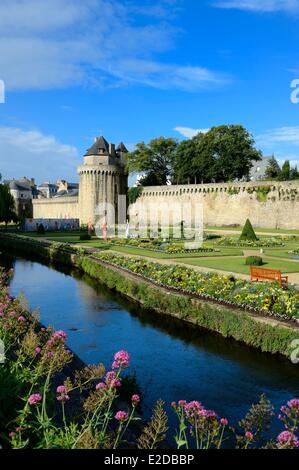 Francia, Morbihan, il Golfo di Morbihan (Golfe du Morbihan), Vannes, bastioni giardino lungo il fiume Sene e la Torre Connetable Foto Stock