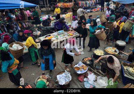 Il Vietnam ha Giang provincia Xa Phin mercato minoranza etnica gruppo di Hmongs nero Foto Stock