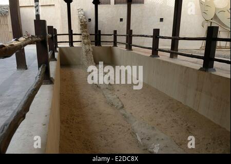 Emirati Arabi Uniti Dubai zona storica di Bur Dubai sul lato occidentale del Dubai Creek e il quartiere di Bastakiya Foto Stock