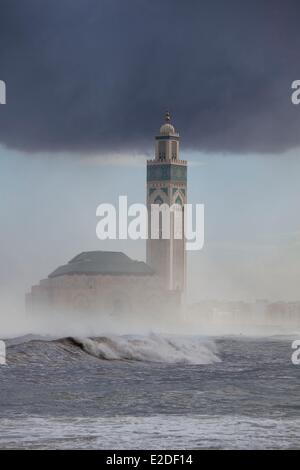 Il Marocco, Casablanca, Hassan II Grande Moschea, appoggiato sull'oceano Foto Stock