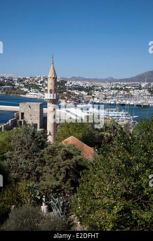 La Turchia, regione del Mar Egeo, Bodrum, San Pietro Castello, Minareto Foto Stock