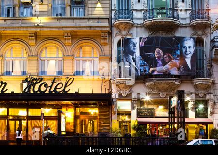 Argentina Buenos Aires la facciata dell'Hotel Castelar in Avenida de Mayo Foto Stock