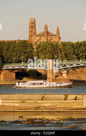 Francia Haute Garonne Toulouse fiume Garonne banche Pont Saint Pierre e il Couvent des Giacobini (convento giacobina) in Foto Stock