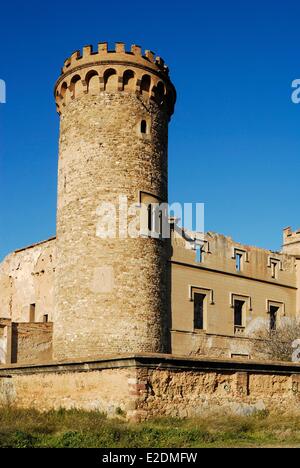 Spagna Catalogna Santa Coloma de Cervello i ruderi della Torre Salvana castello romanica del X secolo vicino a Colonia Güell Foto Stock