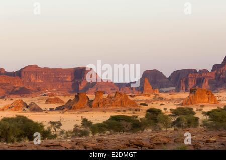 Il Ciad meridionale del deserto del Sahara massiccio Ennedi Orogo formazioni rocciose Foto Stock