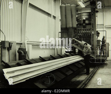 Lo stabilimento Convair/General Dynamics di San Diego è stato un sito importante per la produzione di tecnologie aerospaziali. La struttura sostenne la creazione di aerei militari e civili e contribuì ai progressi dell'aviazione. Foto Stock