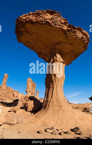 Il Ciad meridionale del deserto del Sahara Ennedi massiccio Deli funghi Foto Stock