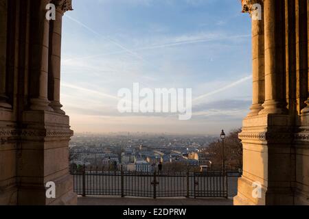 Francia Paris Butte Montmartre vista generale di Parigi all'alba dal Sacré Coeur (la Basilica del Sacro Cuore) Foto Stock