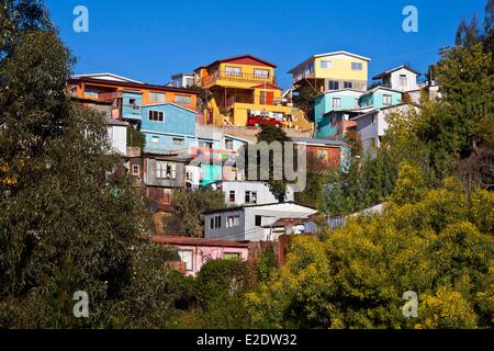 Cile Valparaiso Regione Valparaiso centro storico sono classificati come patrimonio mondiale dall' UNESCO cumuli di case nella massima appollaiato Foto Stock