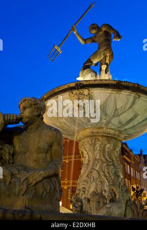 In Polonia la Pomerania orientale Danzica fontana di Nettuno si trova a lungo la piazza del mercato (Dlugi Targ) Foto Stock