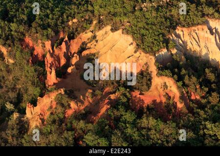 Francia Vaulcuse Luberon Rustrel Colorado provenzale ocra vecchia miniera (vista aerea) Foto Stock