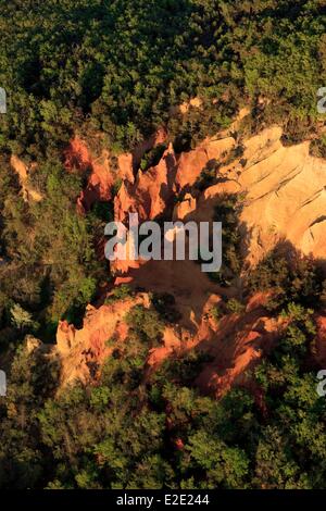 Francia Vaulcuse Luberon Rustrel Colorado provenzale ocra vecchia miniera (vista aerea) Foto Stock