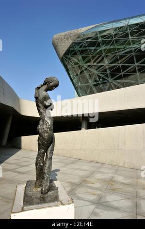 La Cina, nella provincia di Guangdong, Guangzhou, Zhujiang New Town, opera dell'architetto Zaha Hadid Foto Stock