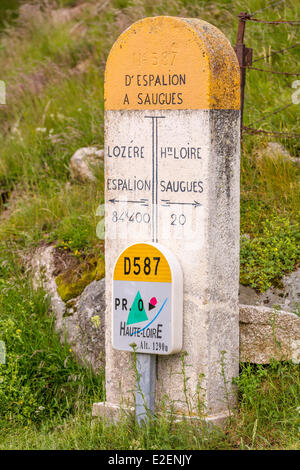 Francia, Haute Loire, Lozère, Saint Roch del sito, confine del limite di reparto sul cammino di Santiago de Compostela Via Podiensis Foto Stock