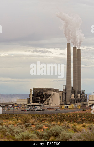 Pagina, Arizona - La centrale a carbone Navajo stazione di generazione. Foto Stock