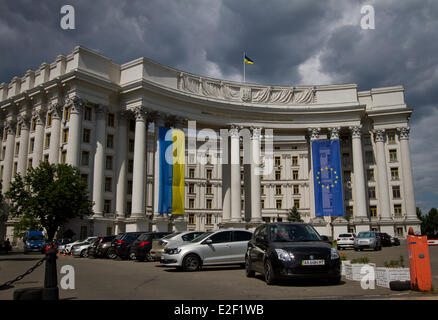 Kiev, Ucraina. 19 giugno 2014. Ukrainian Ministero Affari Esteri edificio in Kiev. Klimkin sostituisce deliberando Ministro degli esteri Andriy Deshchytsya, quando ha usato una bestemmia per descrivere il presidente russo Vladimir Putin durante il attaccato di Mosca Ambasciata del composto in Kiev. È stato nominato dal nuovo Presidente Petro Poroshenko Mercoledì, Klimkin è stata approvata da un voto di 329-0. Credito: PACIFIC PRESS/Alamy Live News Foto Stock