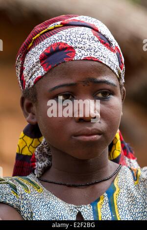 Il Burkina Faso, area Senoufo, villaggio di Negueni, giovane donna Foto Stock