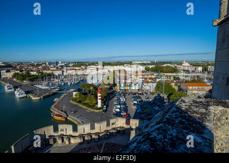 Francia, Charente Maritime, La Rochelle, il vecchio porto e la parete superiore del Saint Nicolas Tower Foto Stock