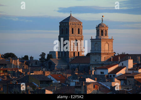 Francia Bouches du Rhone Arles Saint Trophime chiesa del XII-XV secolo elencati come patrimonio mondiale dall' UNESCO e l'orologio Foto Stock