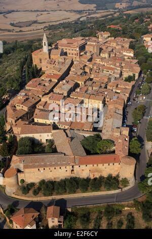L'Italia, Toscana, Siena campagna, Val d'Orcia, elencato come patrimonio mondiale dall' UNESCO, Pienza (vista aerea) Foto Stock
