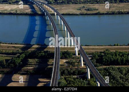 Francia, Vaucluse, Avignone, doppia Avignon TGV viadotto sul Rodano LGV Mediterranee (vista aerea) Foto Stock