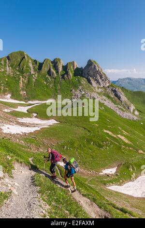 Francia, Savoie, massiccio del Beaufortain, escursionismo al Col du Coin e il lago Amour Foto Stock