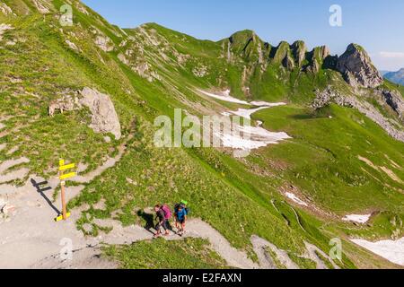 Francia, Savoie, massiccio del Beaufortain, escursionismo al Col du Coin e il lago Amour, Col du Coin (2398m) Foto Stock