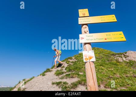 Francia, Savoie, massiccio del Beaufortain, escursionismo al Col du Coin e il lago Amour, Col du Coin (2398m) Foto Stock