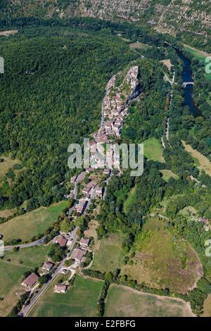 Francia, Tarn, Penne, il villaggio di Aveyron gole (vista aerea) Foto Stock