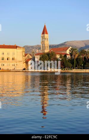 Croazia, Dalmazia, costa dalmata, Trogir, centro storico elencati come patrimonio mondiale dall' UNESCO, St Lawrence cattedrale Foto Stock