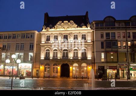 Francia, Nord, Douai, Place d'armes e Hotel du Dauphin, XVIII secolo mansion house in stile classico Foto Stock