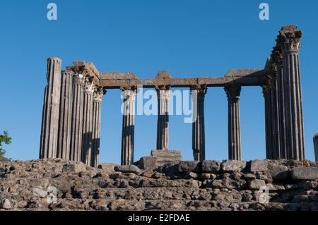 Il Portogallo, Regione Alentejo, Evora, elencati come patrimonio mondiale dall' UNESCO, il Tempio Romano di evora risalente al secondo secolo Foto Stock