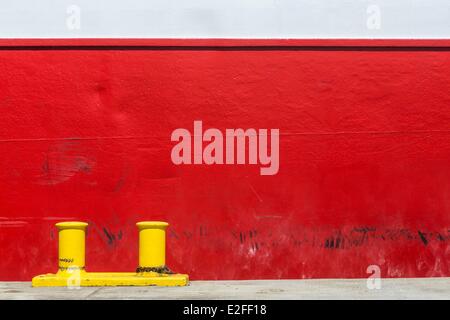 Germania, Amburgo, Niederhafen porta, tappo di nave San Diego costruito nel 1961 e trasformato in una nave museo nel 1986 Foto Stock