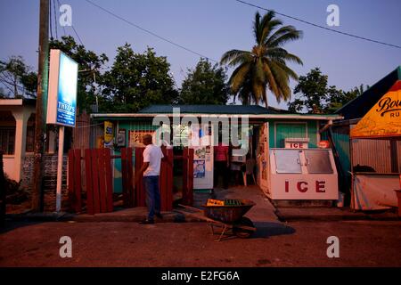 Indie occidentali Isole dei Caraibi del vento Saint Lucia North Island Gros Islet District Rodney Bay Gros Islet preparazioni di Foto Stock