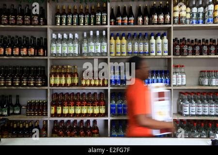 Indie Occidentali dei Caraibi, le Isole del Vento, Saint Lucia, Isola del nord, Castries distretto, distillerie du Roseau, rum Foto Stock