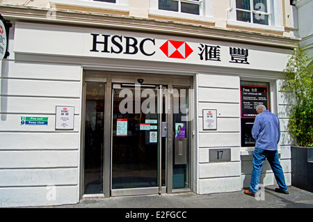 Esterno della banca HSBC, Chinatown, West End, la City of Westminster, Londra, Inghilterra, Regno Unito Foto Stock